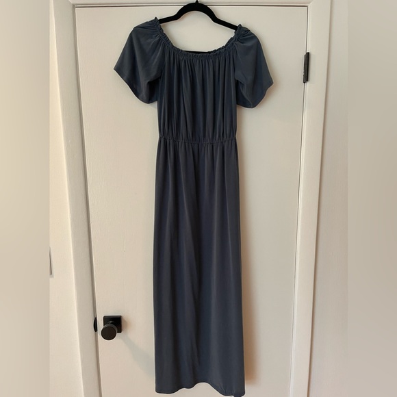 BCBG off the shoulder maxi dress- size xs - Picture 1 of 1